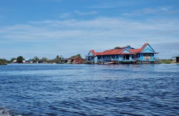 Floating village in Tonle Sap River_Vana_Adventure_travel
